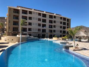 a large swimming pool in front of a hotel at Marina Nopolo 413 in Loreto