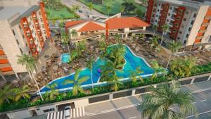 une vue aérienne d'un complexe hôtelier avec piscine dans l'établissement Alta Vista Thermas Resort, à Caldas Novas