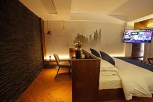 Riverside Peak Lodge Zhangjiajie Wulingyuan National Park客房内的一张或多张床位
