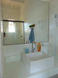 Vonios kambarys apgyvendinimo įstaigoje Casa em condomínio