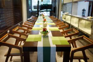 Riverside Peak Lodge Zhangjiajie Wulingyuan National Park的休息区