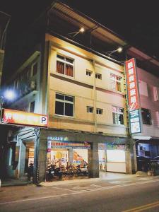 a building on the side of a street at night at Holiday Business Hotel in Taitung City