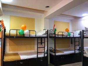 Postel nebo postele na pokoji v ubytování Bandra Dormitory Only for indian male