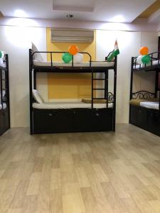 Postel nebo postele na pokoji v ubytování Bandra Dormitory Only for indian male