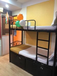 Postel nebo postele na pokoji v ubytování Bandra Dormitory Only for indian male
