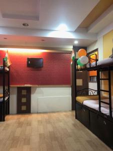 Postel nebo postele na pokoji v ubytování Bandra Dormitory Only for indian male