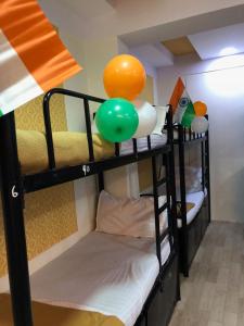 Postel nebo postele na pokoji v ubytování Bandra Dormitory Only for indian male