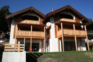 Budova, kde se apartmán nachází + 25 fotografií