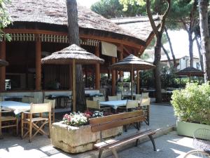 Reštaurácia alebo iné gastronomické zariadenie v ubytovaní Victoria Mobilehome in Camping Mare e Pineta