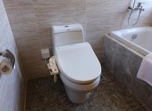 Koupelna v ubytování Yuwa Serviced Residence