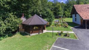 Vonkajšia záhrada v ubytovaní Plitvice Rooms Family Glumac
