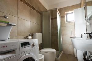Kúpeľňa v ubytovaní Guesthouse Martina + 37 fotografií