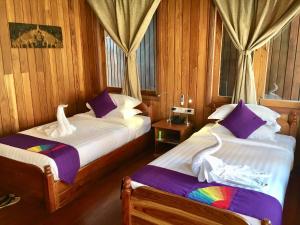 Postel nebo postele na pokoji v ubytování Inle Cottage Boutique Hotel