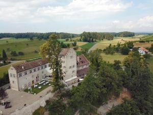 Pohľad z vtáčej perspektívy na ubytovanie Hotel & Restaurant Schloss Schwandegg