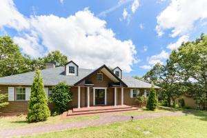 a home with a house with a yard at Ginga no Yado Kinoko2seigo in Shimo-tashiri