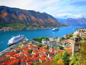 Photo de la galerie de l'établissement Kotor Bagus - Cozy Boutique Old Town Studio with Seaview Terrace, à Kotor