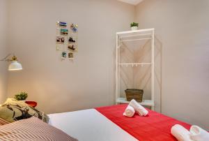Posteľ alebo postele v izbe v ubytovaní Renovated & Classic 3-Bedroom Sagrada Familia Apt.