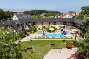 an aerial view of a hotel with a swimming pool at Perła Bałtyku in Pustkowo