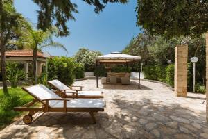 Κήπος έξω από το Villa Ariel by BarbarHouse