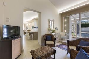 Μια τηλεόραση ή/και κέντρο ψυχαγωγίας στο Villa Ariel by BarbarHouse