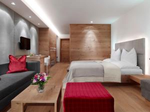 Rúm í herbergi á Schwarzer Adler Kitzbühel - Adults Only