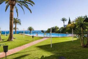Bazén v ubytovaní Loft del Mar - Charming luxury apartment at La Roca alebo v jeho blízkosti
