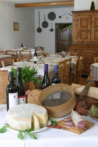 A restaurant or other place to eat at Agriturismo Il Mulino Delle Fucine