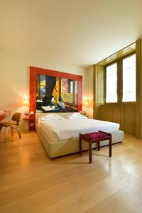 Postel nebo postele na pokoji v ubytování Petronilla - Hotel In Bergamo