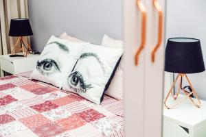 Posteľ alebo postele v izbe v ubytovaní Apartamenty Bliżej Morza