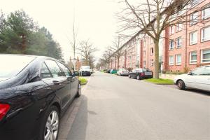 Η γειτονιά γύρω από ή μία γειτονιά κοντά σε αυτό το δωμάτιο σε οικογενειακή κατοικία +4 φωτογραφίες