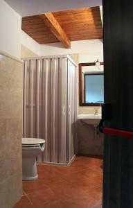 A bathroom at Masseria Mastrangelo Még 21 kép
