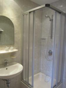 Bilik mandi di Landgasthof Goldene Rose
