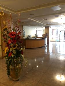 a lobby with a vase of flowers on the floor at Fu Kang Hotel in Taitung City
