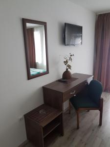 a desk in a room with a mirror and a chair at Guest House Ginek in Ohrid