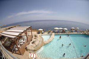 Бассейн в The Preluna Hotel или поблизости