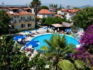 Bazén v ubytování Metin Hotel nebo v jeho okolí