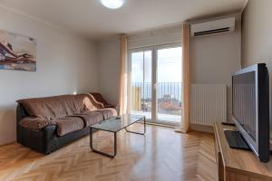 TV a/nebo společenská místnost v ubytování Two bedroom Apartment Paris