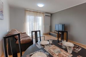 TV a/nebo společenská místnost v ubytování Two bedroom Apartment Paris