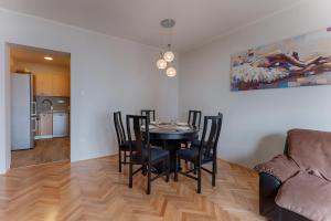 Kuchyň nebo kuchyňský kout v ubytování Two bedroom Apartment Paris