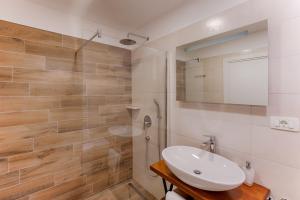 Koupelna v ubytování Two bedroom Apartment Paris + 17 fotografií