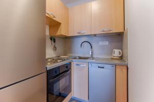 Kuchyň nebo kuchyňský kout v ubytování Two bedroom Apartment Paris