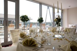 Restaurant o un lloc per menjar a Waterfront Southport Hotel