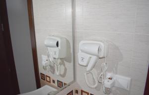 A bathroom at Iznájar Suites