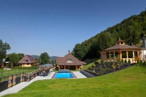 a home with a swimming pool and a house at Agrodomki z bali Konradow in Konradów