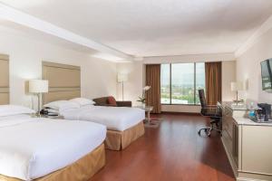 Ένα ή περισσότερα κρεβάτια σε δωμάτιο στο Barcelo Guadalajara