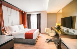 A bed or beds in a room at Hotel XYZ
