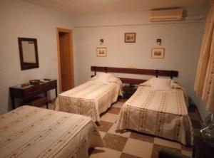 Кровать или кровати в номере Hostal Residencia Castilla