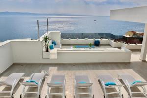 a balcony with chairs and a view of the ocean at Villa Mel II in Drasnice