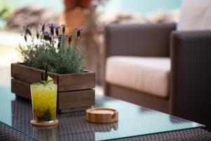 A seating area at Club Vista Serena