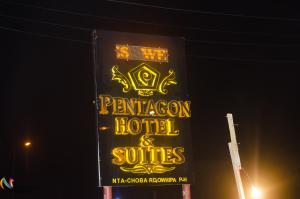 Certifikát, hodnocení, plakát nebo jiný dokument vystavený v ubytování Pentagon Hotel and Suites